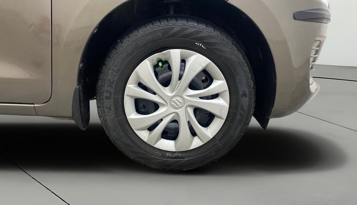 2022 Maruti Swift VXI, Petrol, Manual, 33,975 km, Right Front Wheel