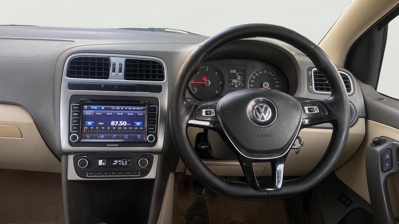 2015 Volkswagen Vento HIGHLINE DIESEL 1.5, Diesel, Manual, 1,09,637 km, Steering Wheel Close Up