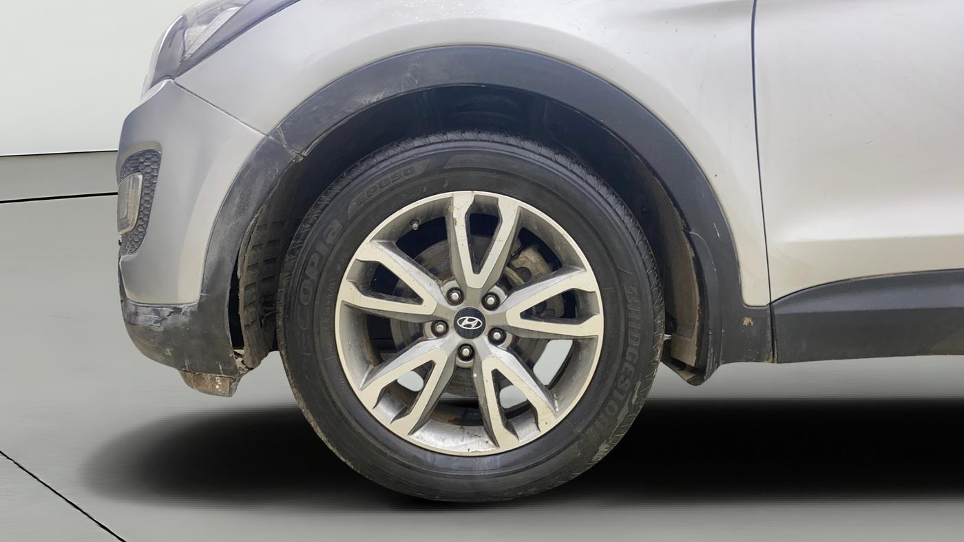 2014 Hyundai Santa Fe 4 WD AT, Diesel, Automatic, 1,45,736 km, Left Front Wheel