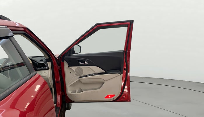 2021 Mahindra XUV300 W8 (O) 1.5 DIESEL AMT, Diesel, Automatic, 75,875 km, RHS Front Door