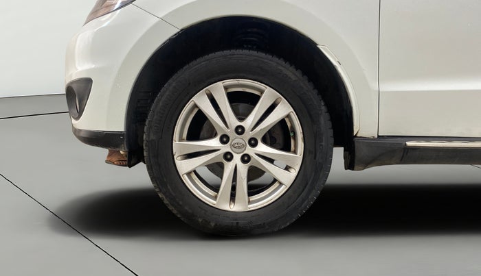 2013 Hyundai Santa Fe 4 WD AT, Diesel, Automatic, 1,22,204 km, Left Front Wheel