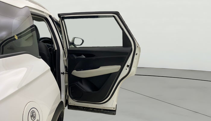 2021 MG HECTOR PLUS SUPER 1.5 PETROL TURBO HYBRID MT 7-STR, Petrol, Manual, 33,722 km, RHS Rear Door