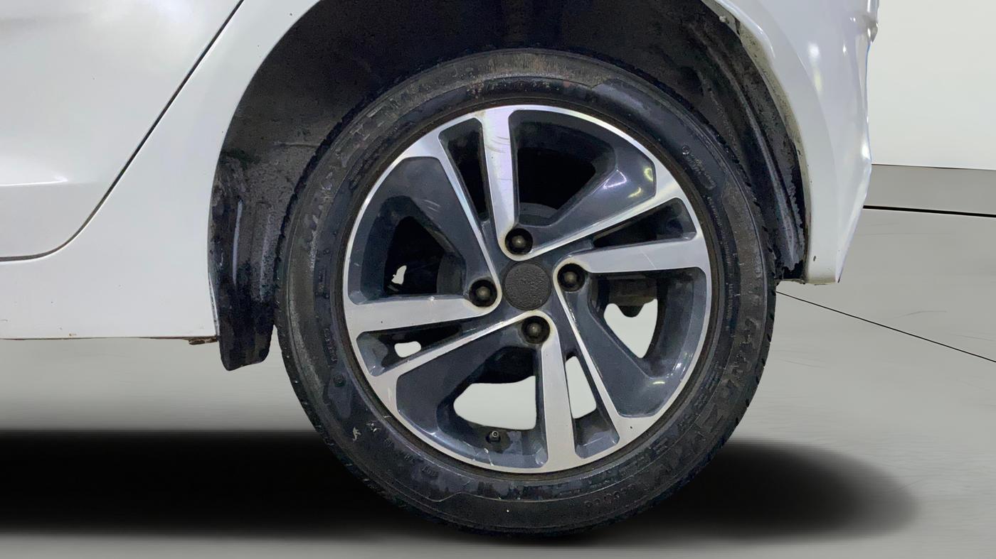 2021 Tata ALTROZ XZ PETROL, Petrol, Manual, 26,111 km, Left Rear Wheel