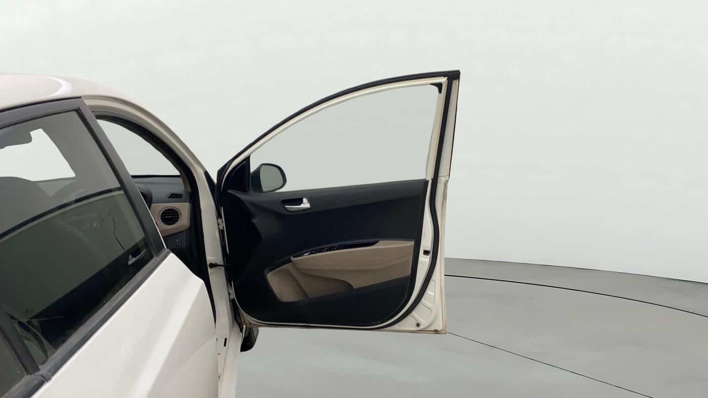2015 Hyundai Xcent SX AT 1.2 (O), Petrol, Automatic, 80,478 km, RHS Front Door