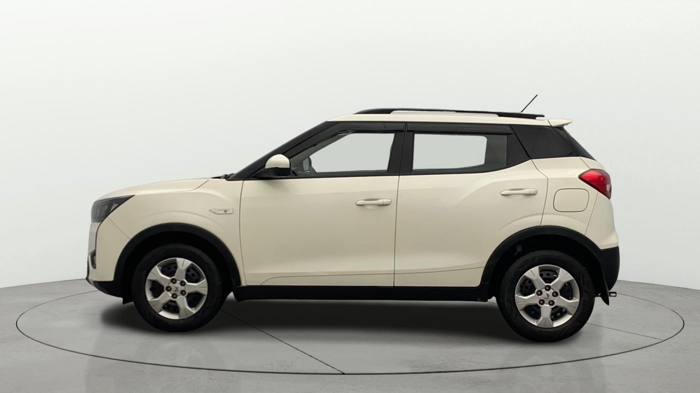 2023 Mahindra XUV300 W6 1.2 PETROL AMT, Petrol, Automatic, 33,518 km, Left Side