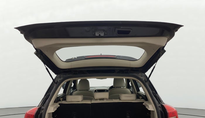 2020 Mahindra XUV300 W8 (O) 1.2 PETROL, Petrol, Manual, 1,04,286 km, Boot Door Open