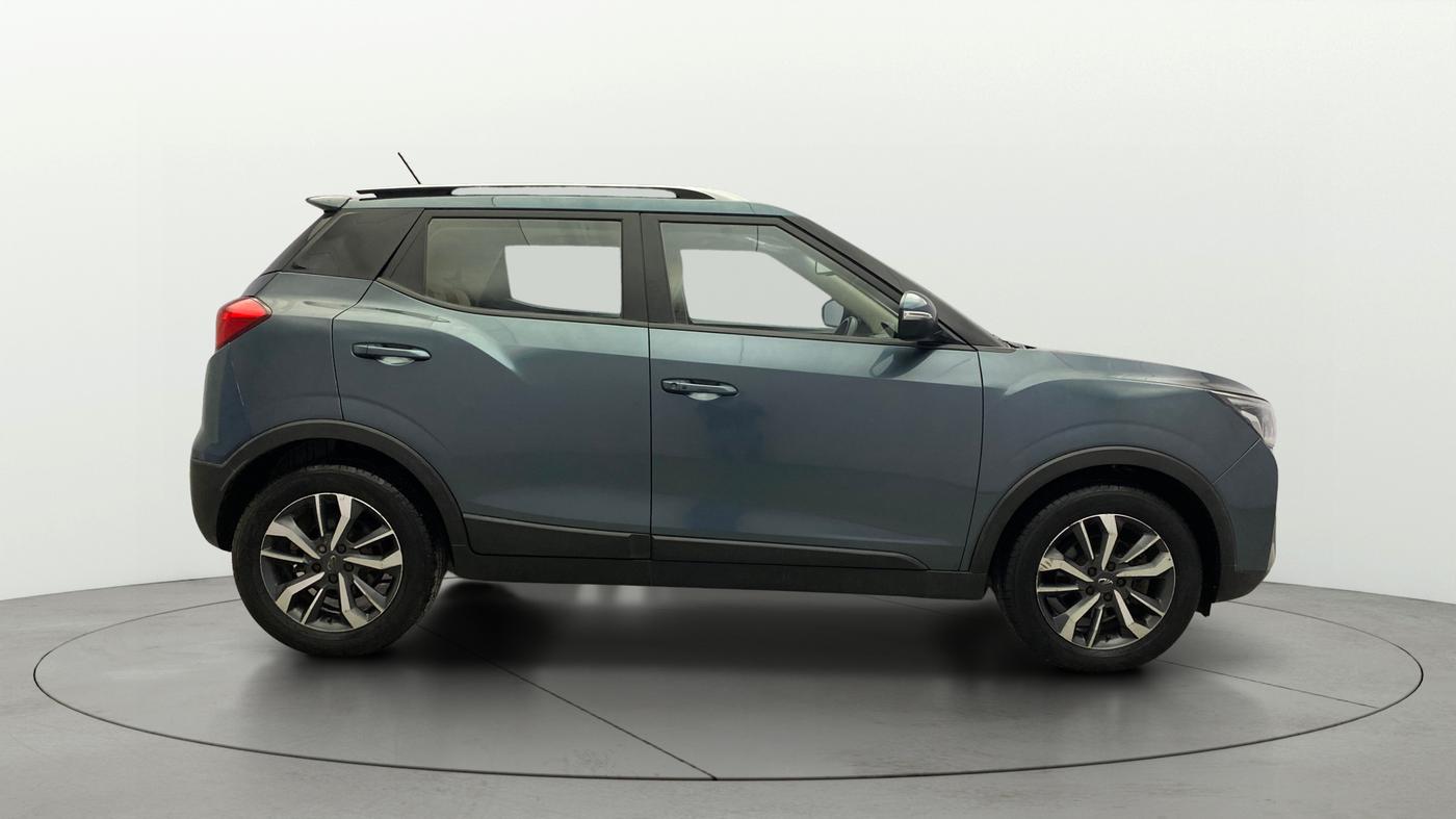 2019 Mahindra XUV300 W8 (O) 1.5 DIESEL, Diesel, Manual, 87,440 km, Right Side View