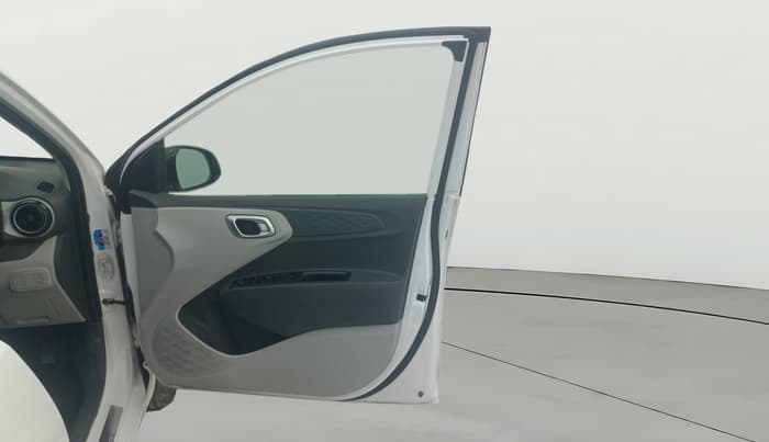 2022 Hyundai GRAND I10 NIOS SPORTZ AMT 1.2 KAPPA VTVT, Petrol, Automatic, 33,008 km, RHS Front Door