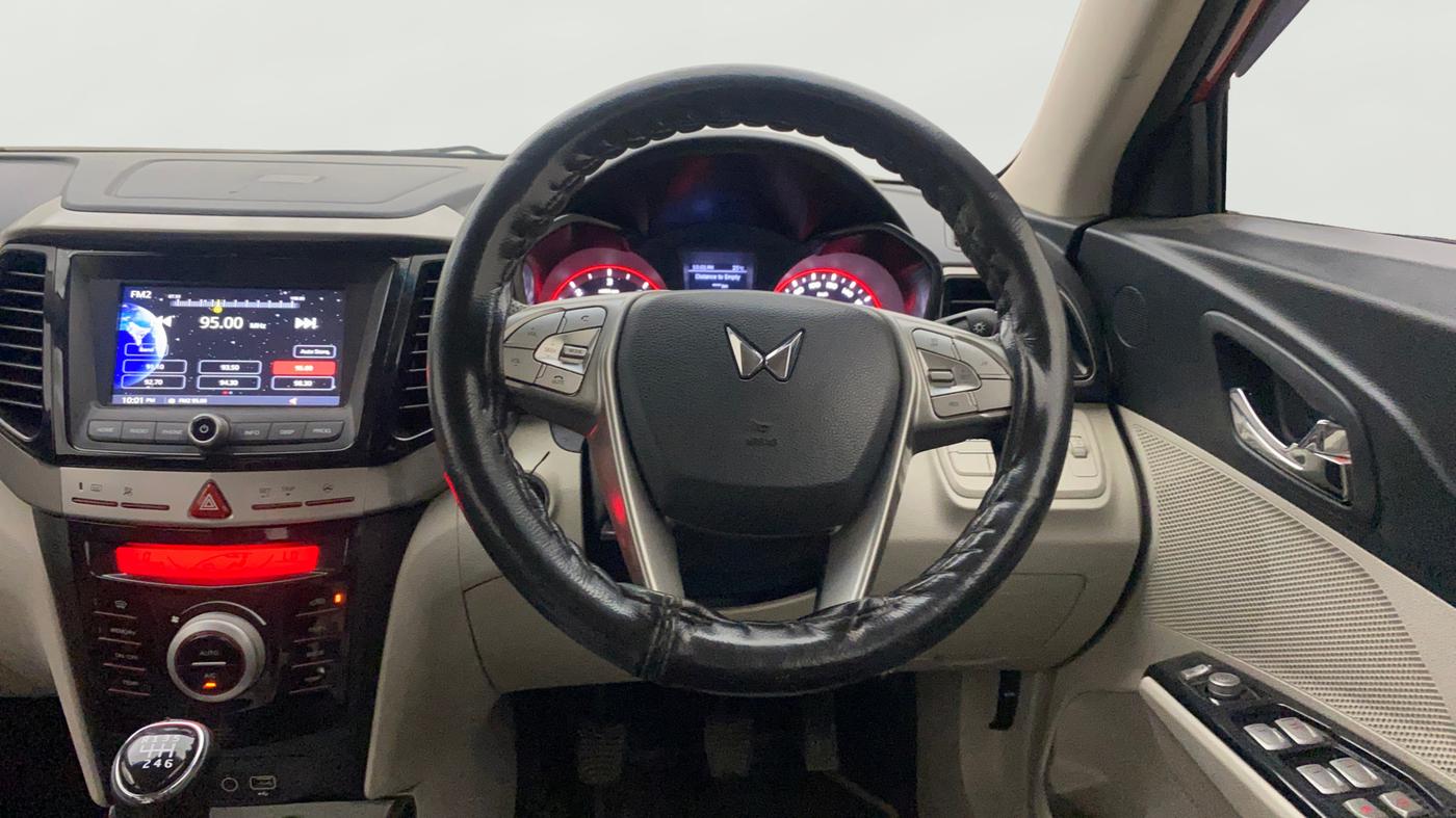 2022 Mahindra XUV300 W8 (O) 1.5 DIESEL, Diesel, Manual, 80,998 km, Steering Wheel Close Up