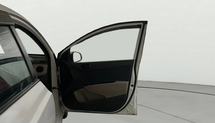 2016 Hyundai Grand i10 MAGNA 1.2 KAPPA VTVT, CNG, Manual, 1,37,728 km, RHS Front Door