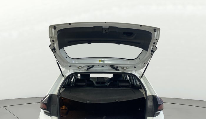 2025 Tata ALTROZ XZ Plus (S) Lux CNG , CNG, Manual, 2,833 km, Boot Door Open