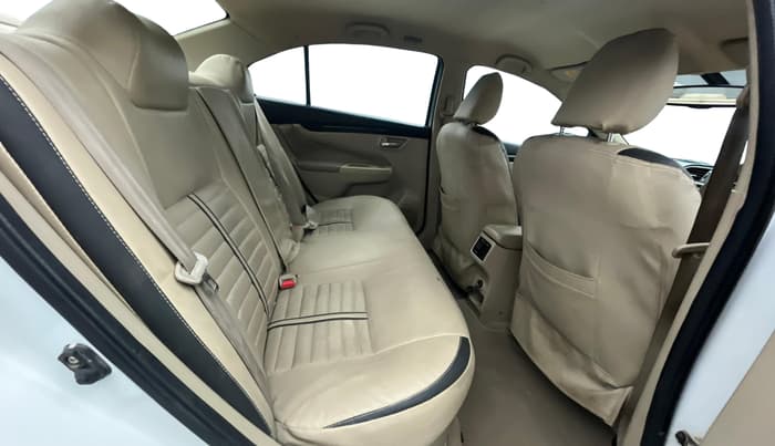 2015 Maruti Ciaz ZXI+, Petrol, Manual, 1,16,097 km, Right Side Rear Door Cabin