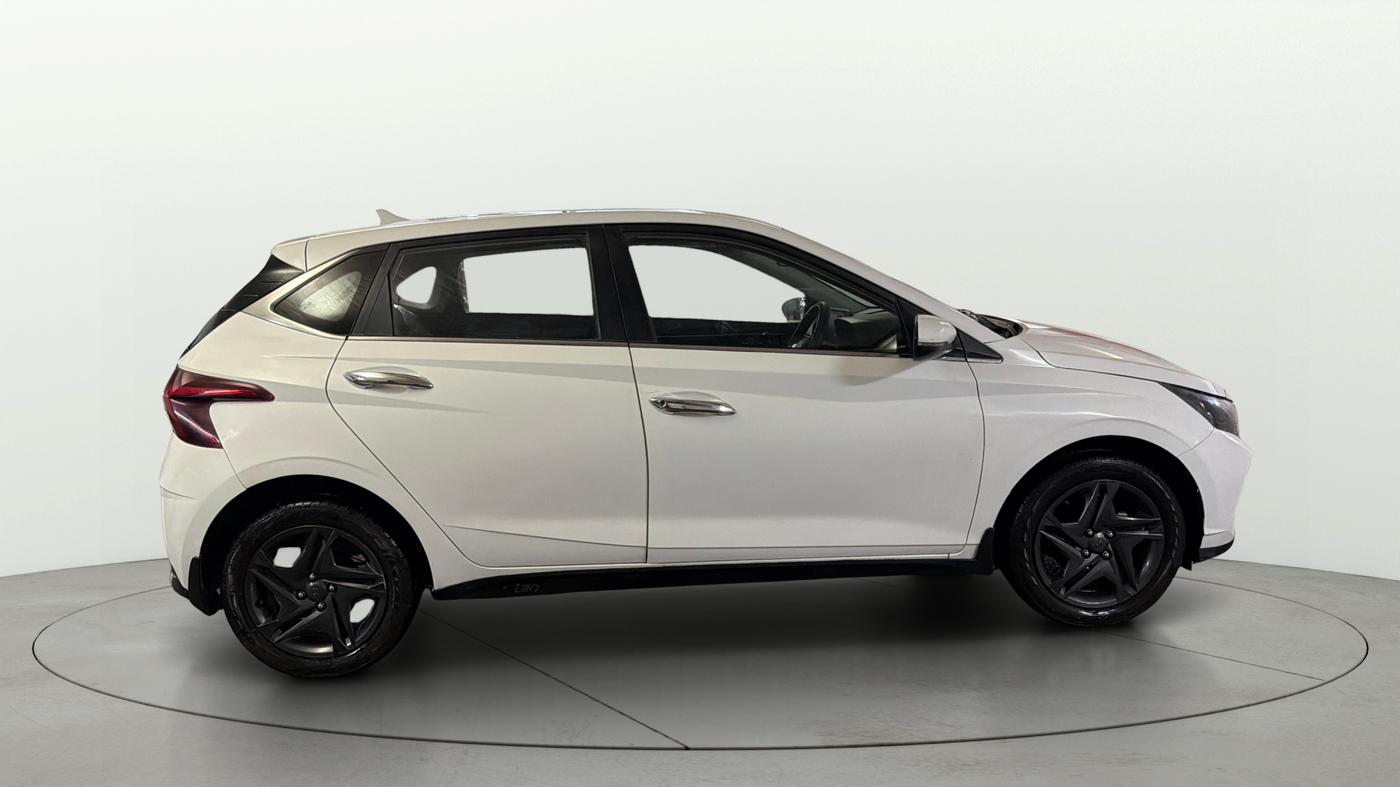 2022 Hyundai NEW I20 Sportz 1.2 IVT, Petrol, Automatic, 1,21,970 km, Right Side View
