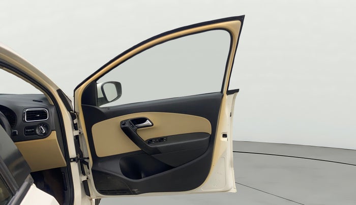 2015 Volkswagen Polo HIGHLINE1.2L, Petrol, Manual, 60,926 km, RHS Front Door