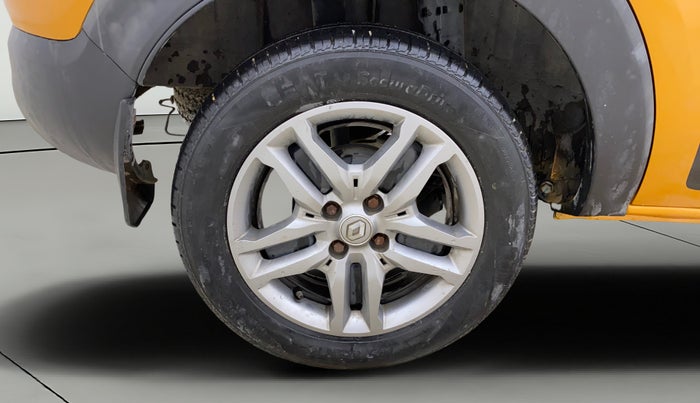 2019 Renault TRIBER RXZ DUAL TONE, Petrol, Manual, 39,240 km, Right Rear Wheel