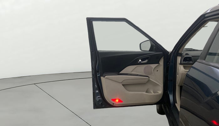 2021 Mahindra XUV300 W8 (O) 1.5 DIESEL, Diesel, Manual, 46,056 km, LHS Front Door