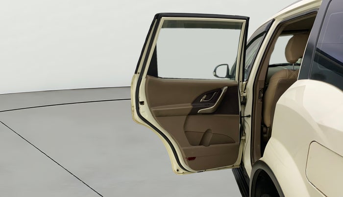 2012 Mahindra XUV500 W8, Diesel, Manual, 1,34,908 km, LHS Rear Door