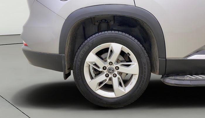 2022 MG HECTOR PLUS SUPER 1.5 PETROL TURBO HYBRID MT 7-STR, Petrol, Manual, 22,736 km, Right Rear Wheel