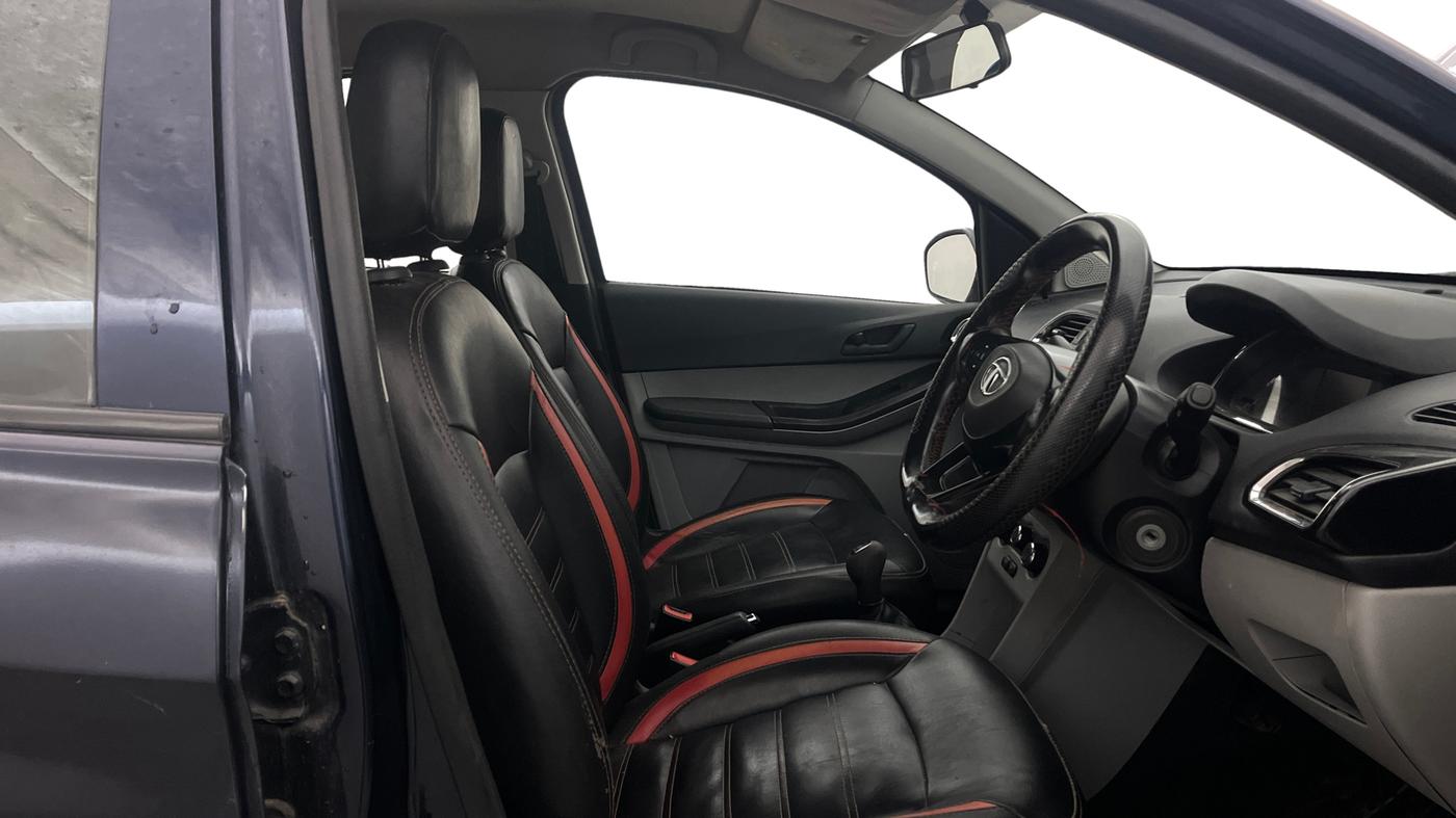 2022 Tata Tiago XT CNG, CNG, Manual, 1,13,357 km, Right Side Front Door Cabin