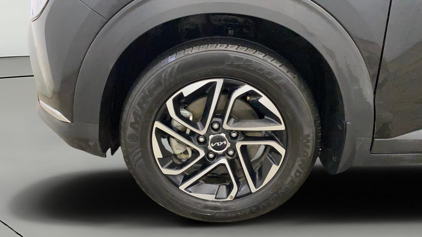 2022 KIA CARENS PRESTIGE PLUS 1.4 PETROL 7 STR, Petrol, Manual, 21,288 km, Left Front Wheel