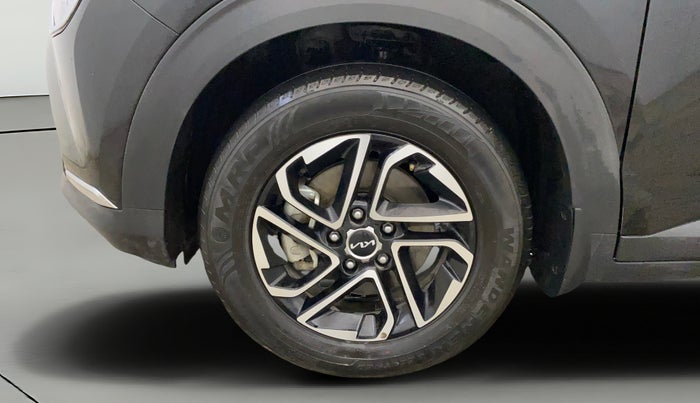 2022 KIA CARENS PRESTIGE PLUS 1.4 PETROL 7 STR, Petrol, Manual, 21,215 km, Left Front Wheel