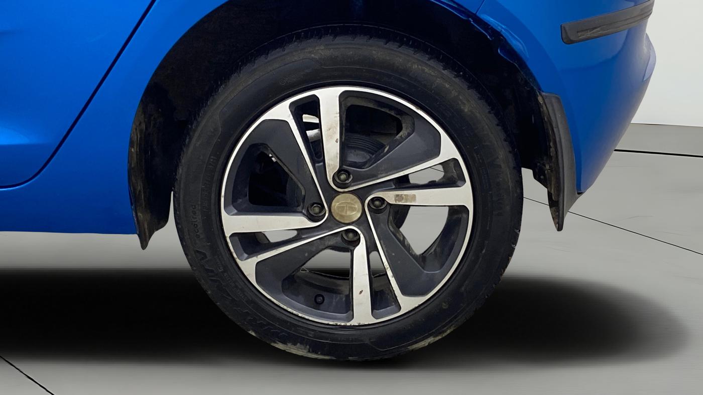 2021 Tata ALTROZ XZ PETROL, Petrol, Manual, 26,606 km, Left Rear Wheel