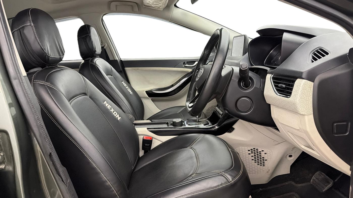 2023 Tata NEXON XZA PLUS SUNROOF PETROL, Petrol, Automatic, 19,720 km, Right Side Front Door Cabin