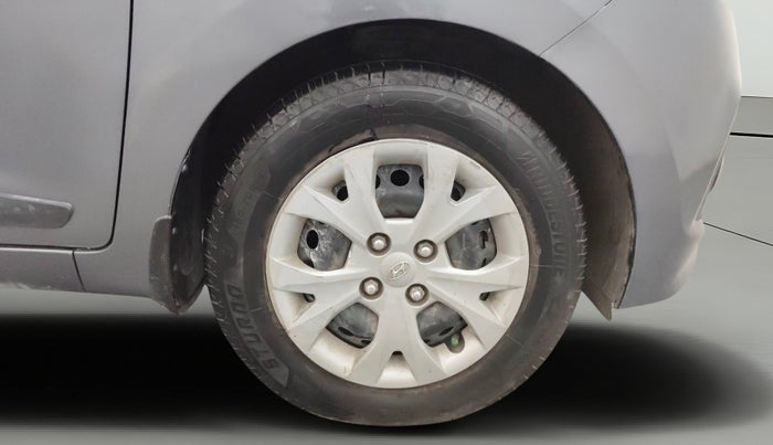 2016 Hyundai Grand i10 SPORTZ 1.2 KAPPA VTVT, CNG, Manual, 1,07,079 km, Right Front Wheel