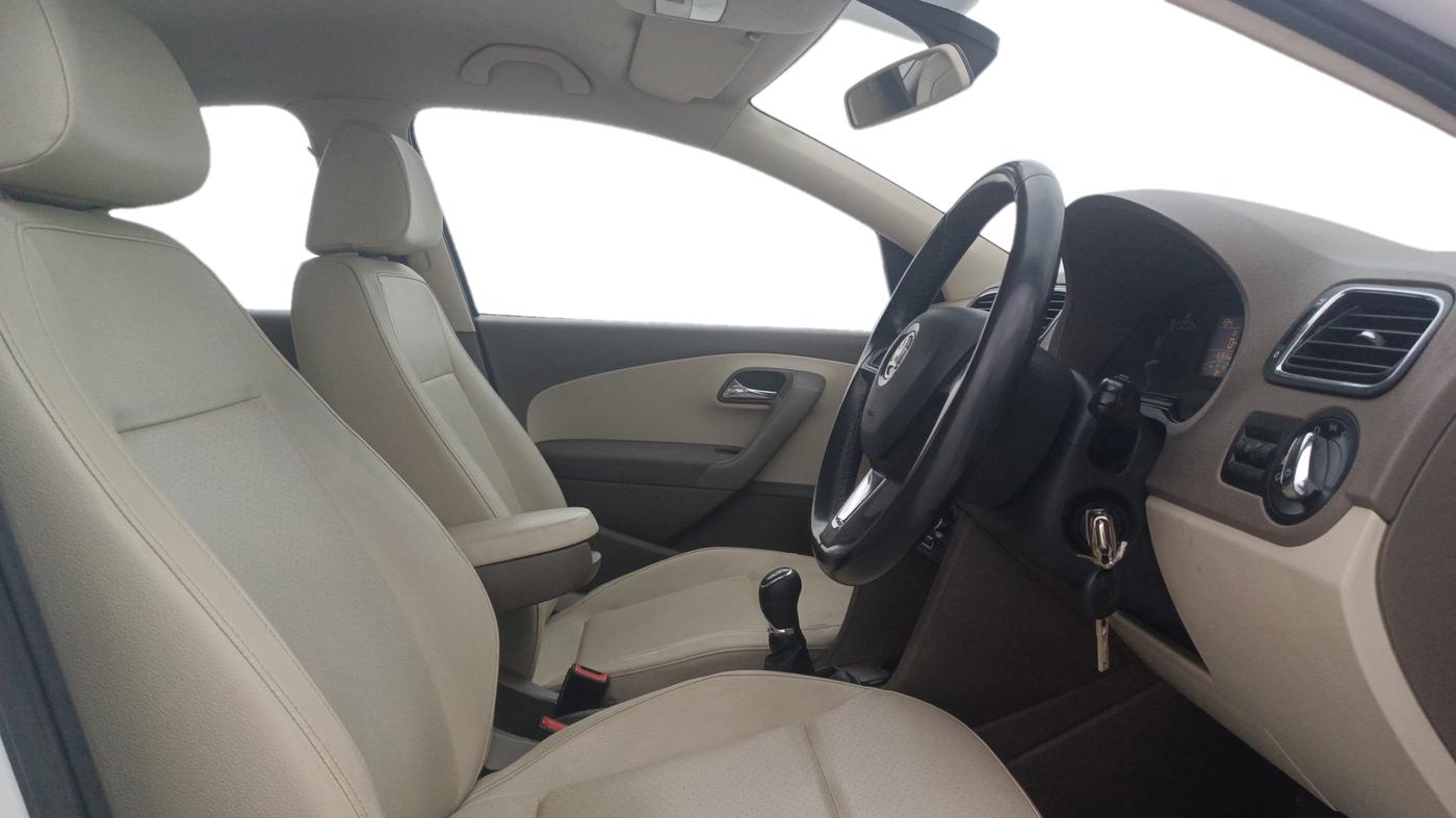 2016 Skoda Rapid 1.6 MPI STYLE PLUS, Petrol, Manual, 1,16,355 km, Right Side Front Door Cabin