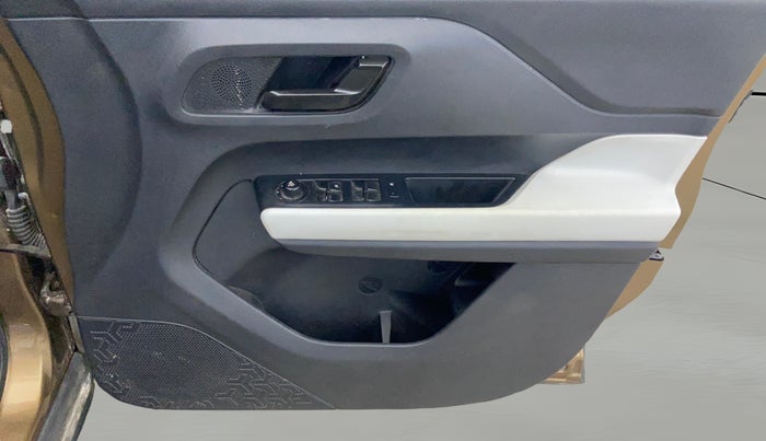 2022 Tata PUNCH ACCOMPLISHED MT, Petrol, Manual, 72,738 km, Driver Side Door Panels Control