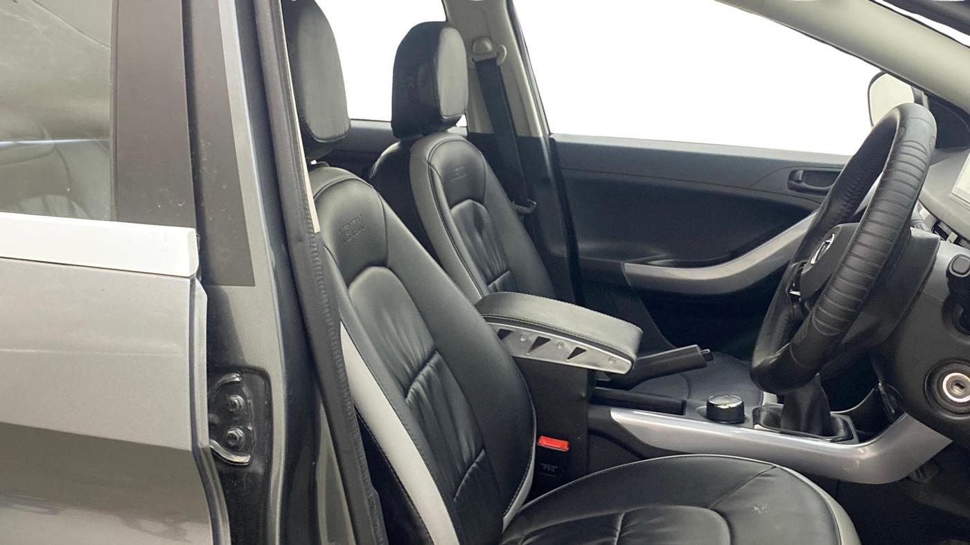 2023 Tata NEXON XM PETROL, Petrol, Manual, 56,742 km, Right Side Front Door Cabin