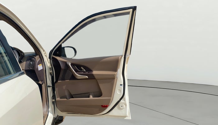 2015 Mahindra XUV500 W8, Diesel, Manual, 81,458 km, RHS Front Door