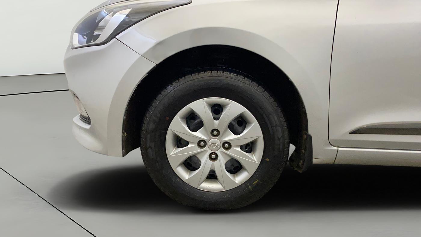 2016 Hyundai Elite i20 SPORTZ 1.2, Petrol, Manual, 40,928 km, Left Front Wheel