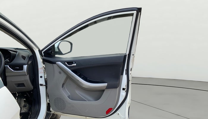 2018 Tata NEXON XZ PLUS PETROL DUAL TONE, Petrol, Manual, 86,988 km, RHS Front Door