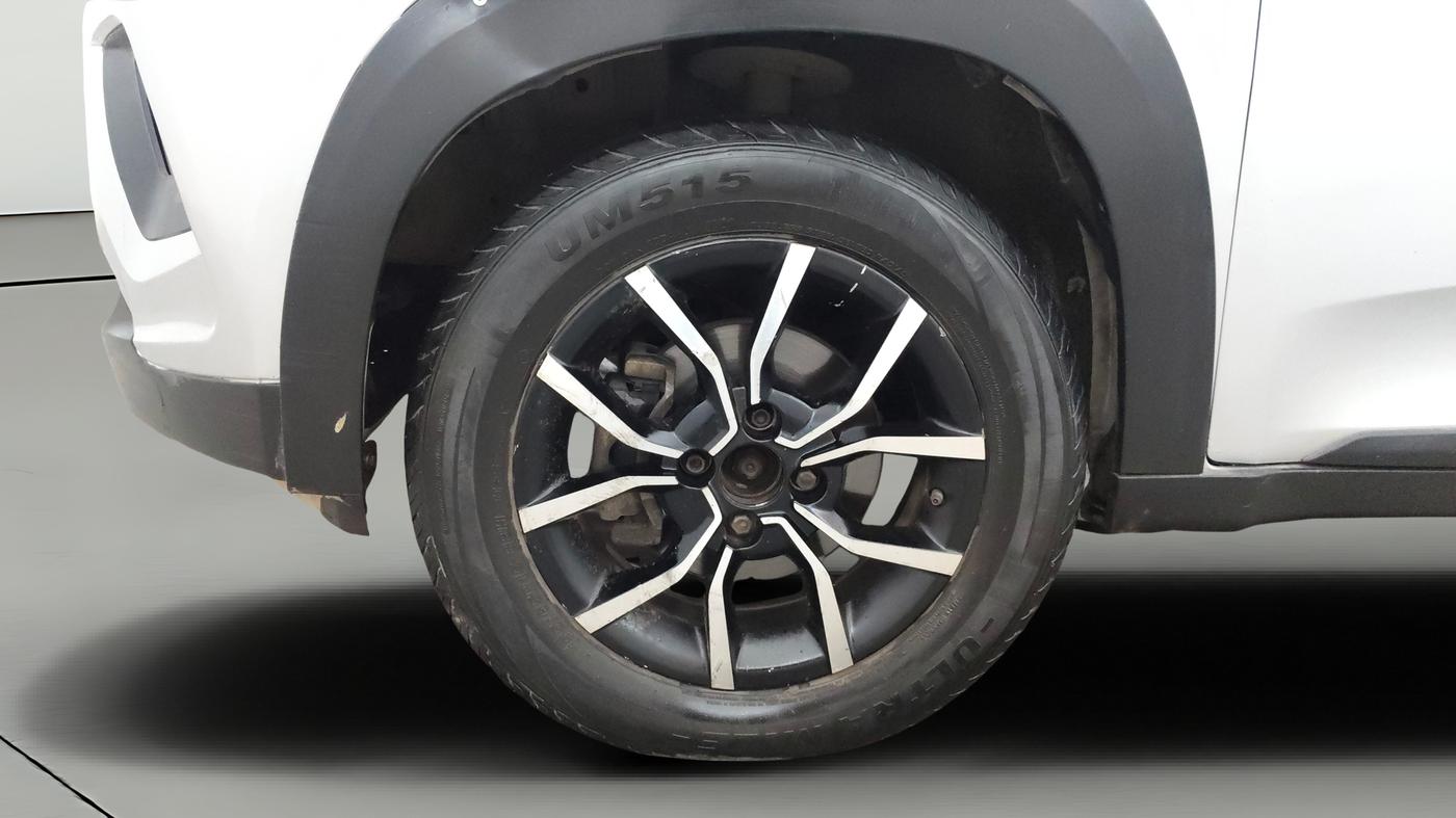 2017 Mahindra KUV 100 NXT K8 P 6 STR, Petrol, Manual, 1,00,569 km, Left Front Wheel