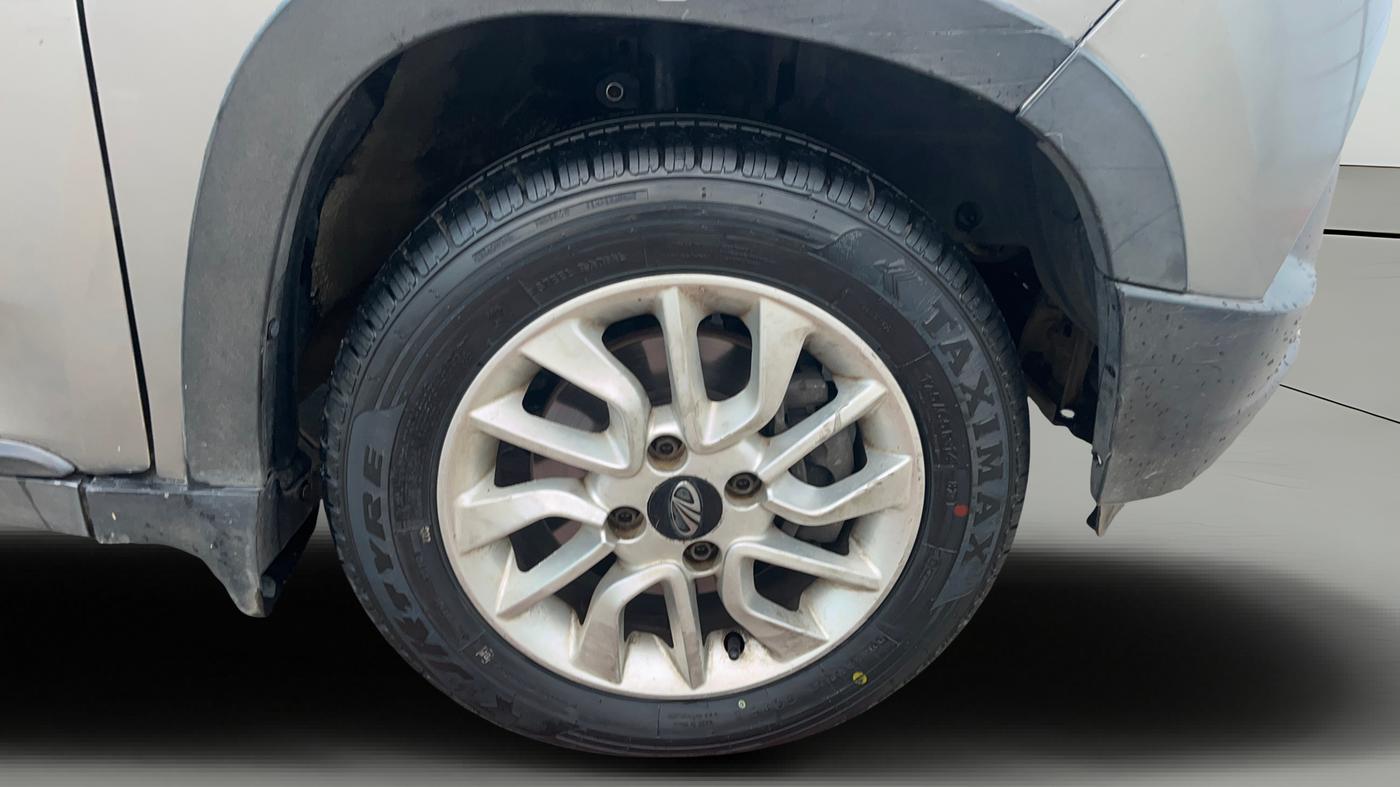 2016 Mahindra Kuv100 K8 D 6 STR, Diesel, Manual, 1,05,756 km, Right Front Wheel