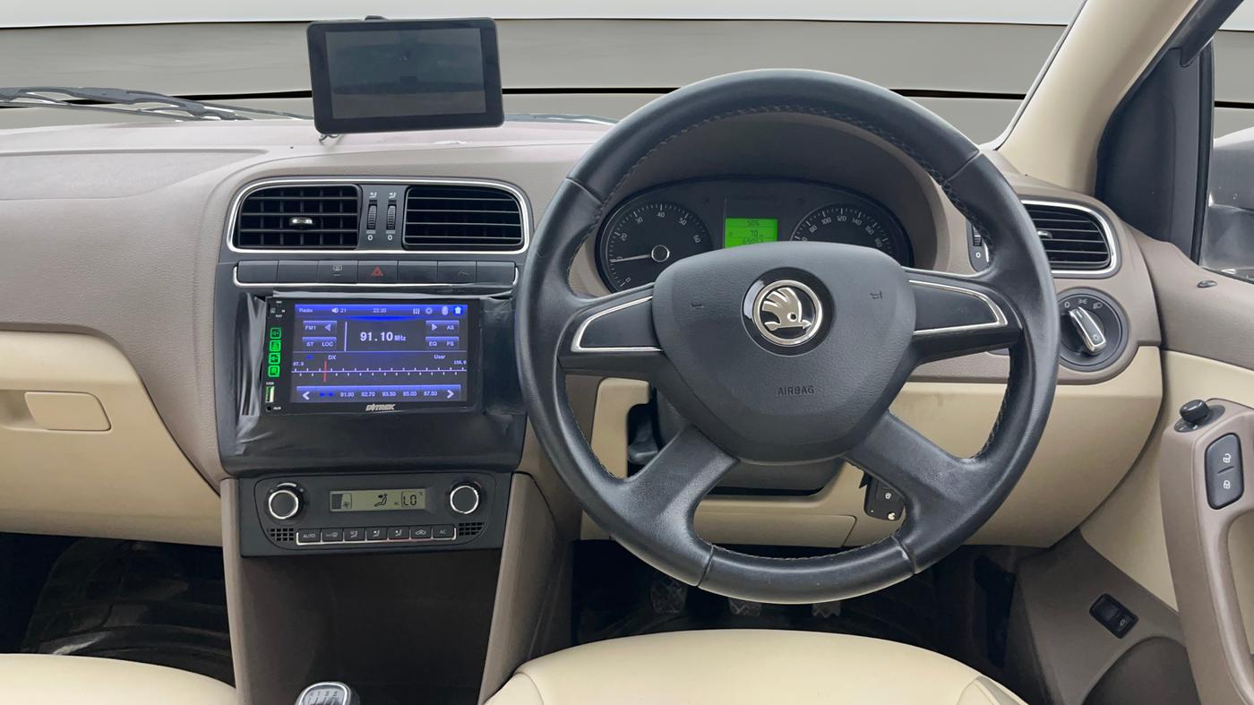 2013 Skoda Rapid ELEGANCE 1.6 MPI MT, Petrol, Manual, 69,053 km, Steering Wheel Close Up