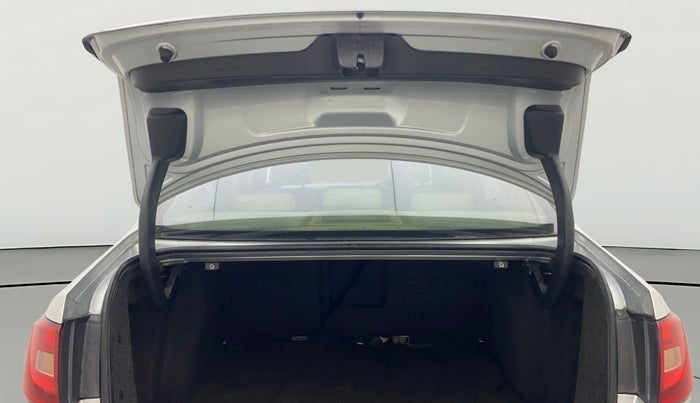 2013 Volkswagen Jetta HIGHLINE TDI, Diesel, Manual, 1,29,036 km, Boot Door Open