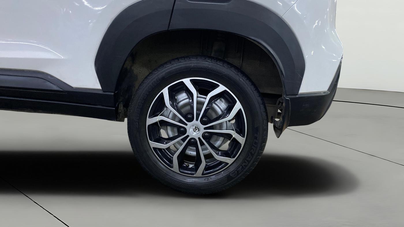 2024 Nissan MAGNITE XE, Petrol, Manual, 7,930 km, Left Rear Wheel