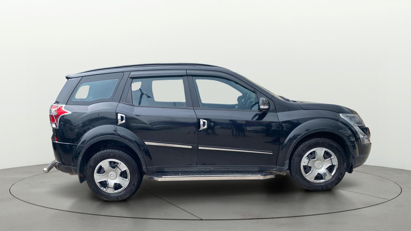 2021 Mahindra XUV500 W7, Diesel, Manual, 76,271 km, Right Side View