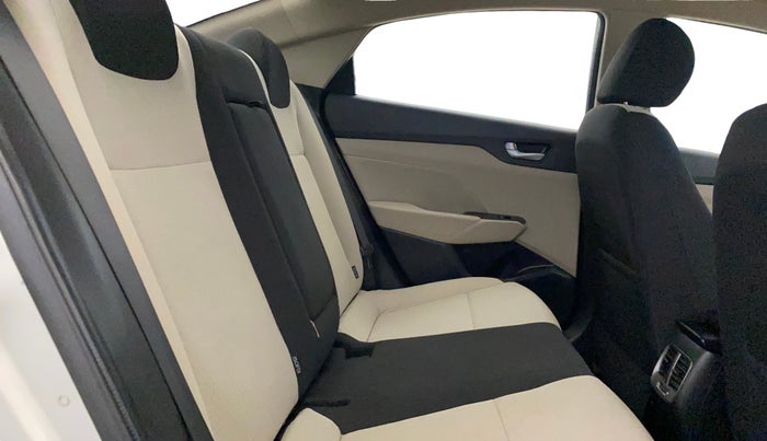 2018 Hyundai Verna 1.6 VTVT SX, Petrol, Manual, 51,957 km, Right Side Rear Door Cabin