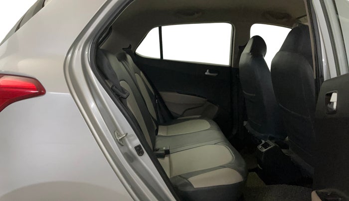 2017 Hyundai Grand i10 SPORTZ 1.2 KAPPA VTVT, Petrol, Manual, 28,138 km, Right Side Rear Door Cabin