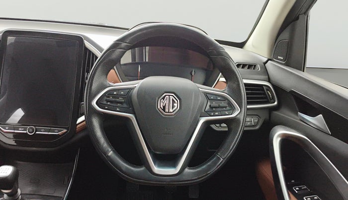 2021 MG HECTOR PLUS SHARP 2.0 DIESEL TURBO MT 6-STR, Diesel, Manual, 46,102 km, Steering Wheel Close Up