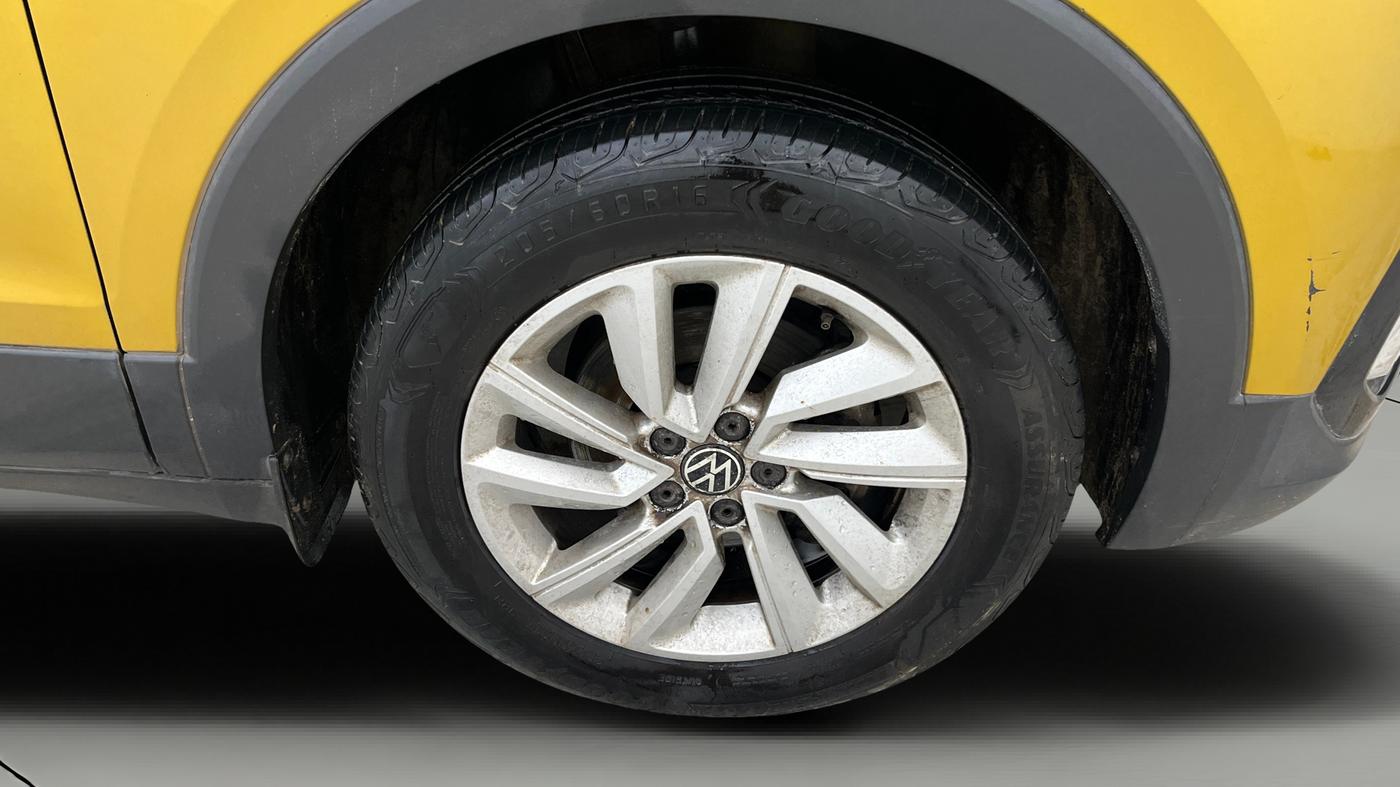 2022 Volkswagen TAIGUN HIGHLINE 1.0 TSI MT, Petrol, Manual, 25,450 km, Right Front Wheel