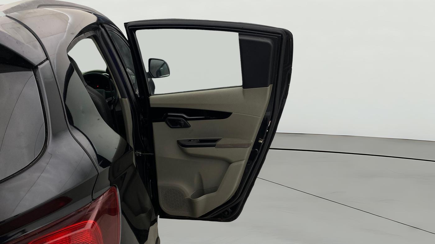 2016 Mahindra Kuv100 K6 6 STR, Petrol, Manual, 79,951 km, RHS Rear Door