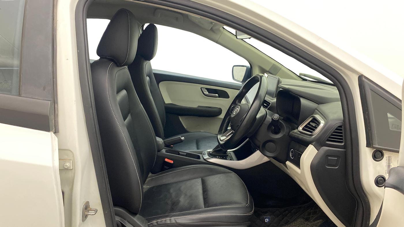 2022 Tata ALTROZ XZA PLUS, Petrol, Automatic, 56,299 km, Right Side Front Door Cabin