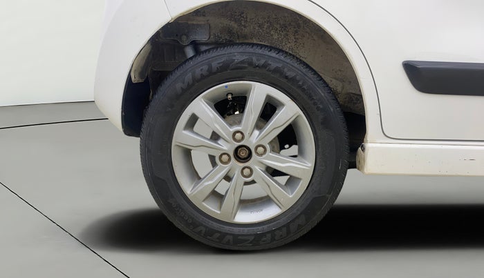 2015 Maruti Wagon R Stingray VXI, Petrol, Manual, 70,777 km, Right Rear Wheel