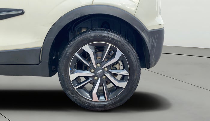 2021 Mahindra XUV300 W8 (O) 1.5 DIESEL, Diesel, Manual, 22,665 km, Left Rear Wheel