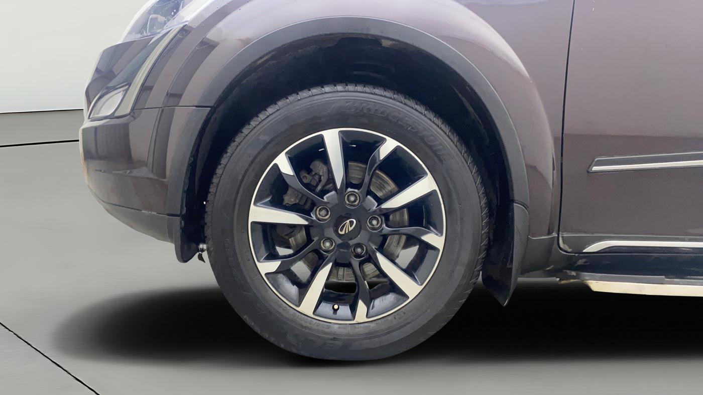 2018 Mahindra XUV500 W11 (O) AT, Diesel, Automatic, 24,675 km, Left Front Wheel