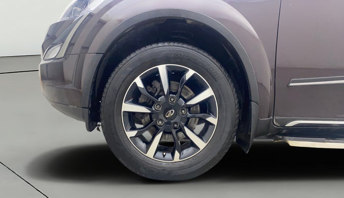 2018 Mahindra XUV500 W11 (O) AT, Diesel, Automatic, 24,675 km, Left Front Wheel